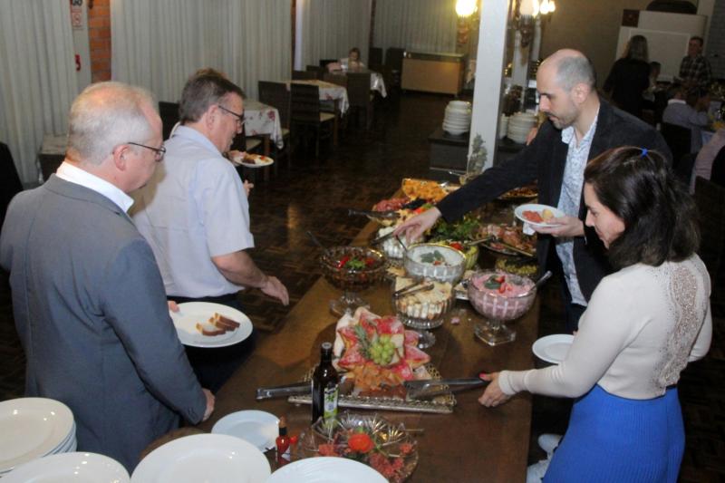 Noite de Queijos e Vinhos - 2024