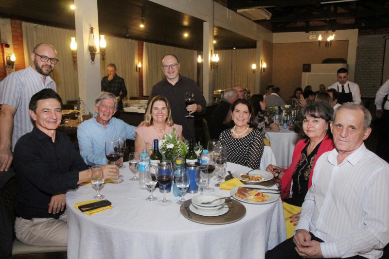 Noite de Queijos e Vinhos - 2024