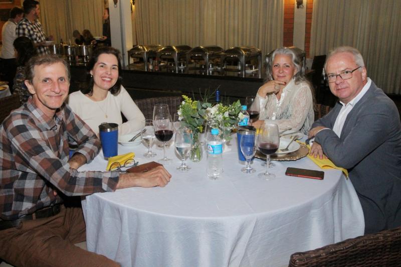 Noite de Queijos e Vinhos - 2024
