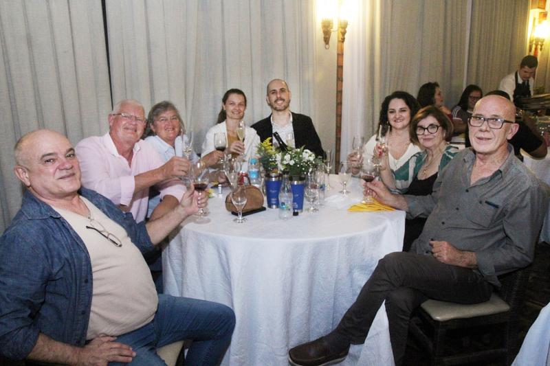 Noite de Queijos e Vinhos - 2024